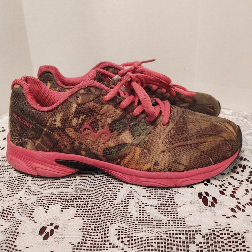 😲 CLEARANCE $15) .  Realtree Camo Sneakers,4.5  Final .
